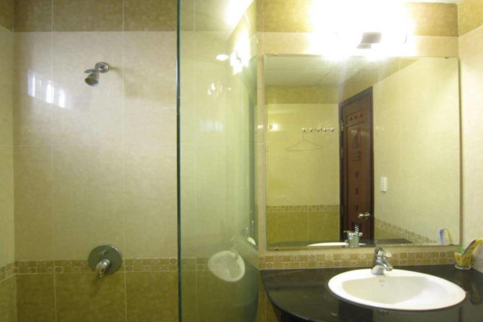 Quy Thanh Hotel Ho Chi Minh-stad Buitenkant foto