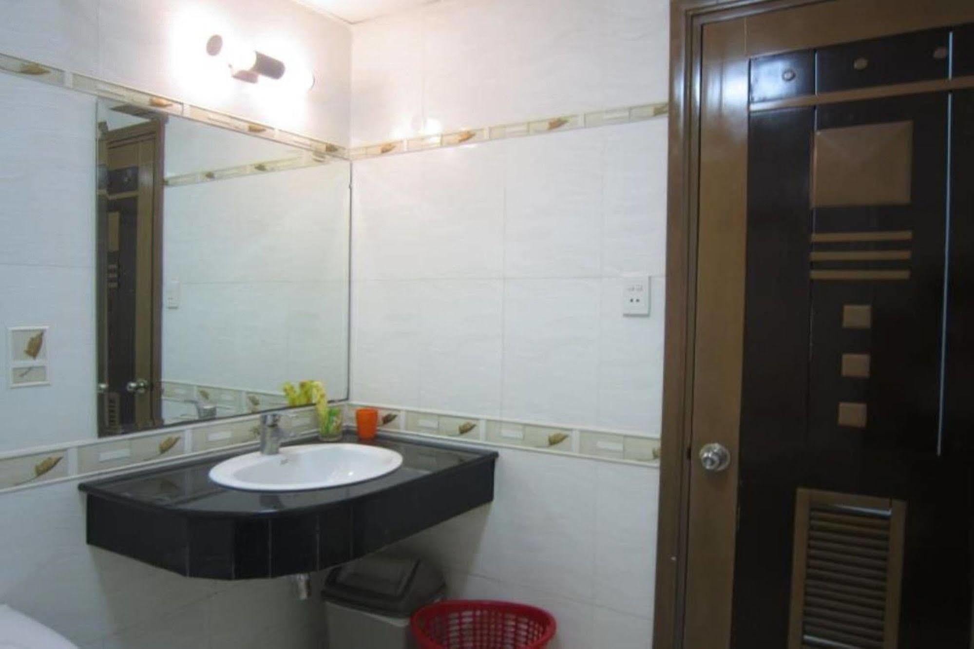 Quy Thanh Hotel Ho Chi Minh-stad Buitenkant foto
